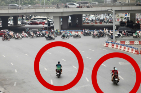 1 giờ xử lý hàng chục tài xế đi ngược chiều: Tiện vài phút, mất cả triệu đồng