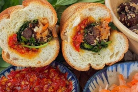 Đừng ăn kèm bánh mì với pa tê hay chả, hãy thử ngay cách biến tấu này, đảm bảo “ăn là nghiền”