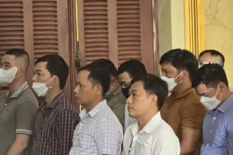 Xét xử nhóm cựu cán bộ 'động tay' vào hồ sơ giúp nhiều đối tượng 'né' cai nghiện bắt buộc