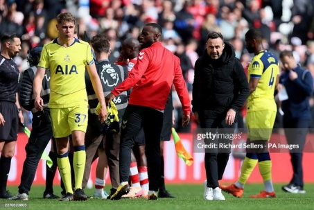 Tottenham thay tướng mãi chưa đổi vận ở Ngoại hạng Anh, khó tránh xuống hạng