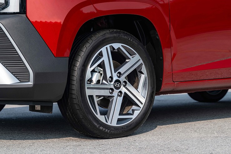 Stargazer “kèo dưới” nhưng nhiều công nghệ, Xpander có còn dễ thắng? - 3