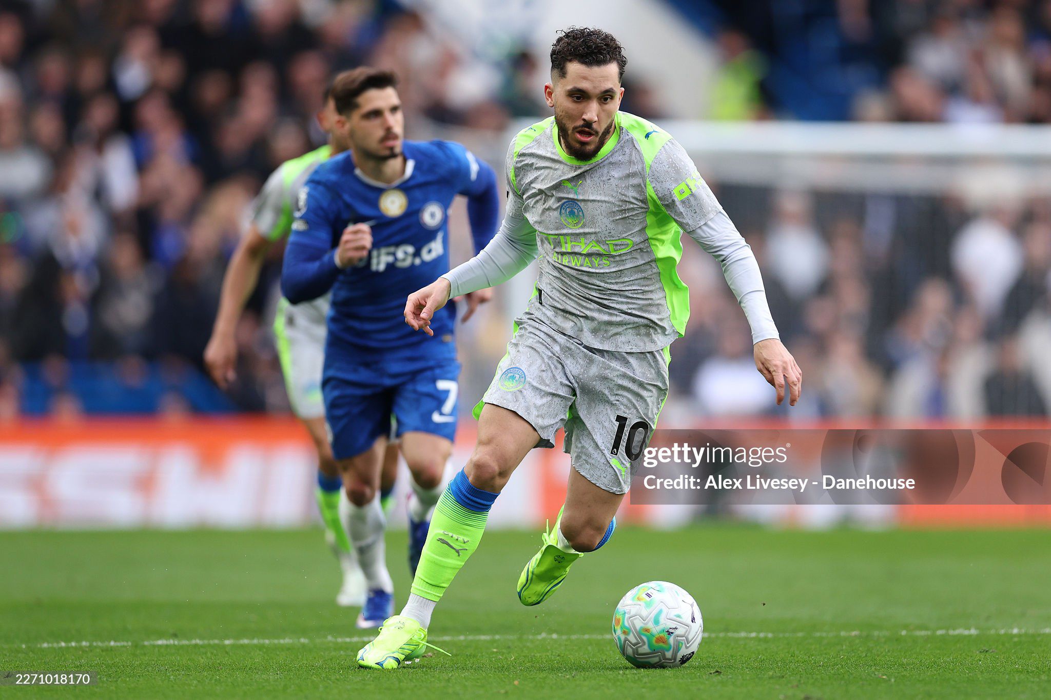 Cherki chơi cực kỳ ấn tượng trước Chelsea