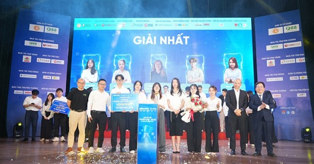 Nữ sinh Ngoại thương tìm lời giải trong Fintech