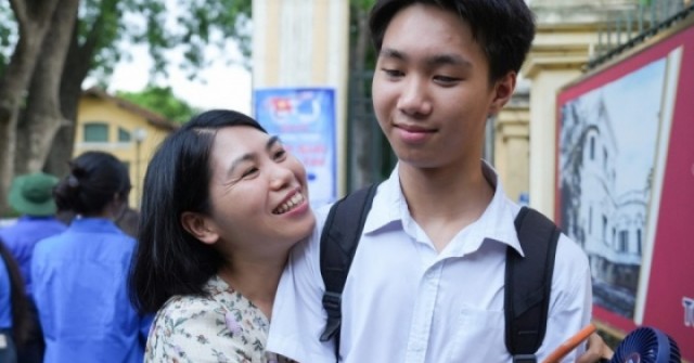 Những phụ huynh đưa con rời cuộc đua lớp 10 công lập