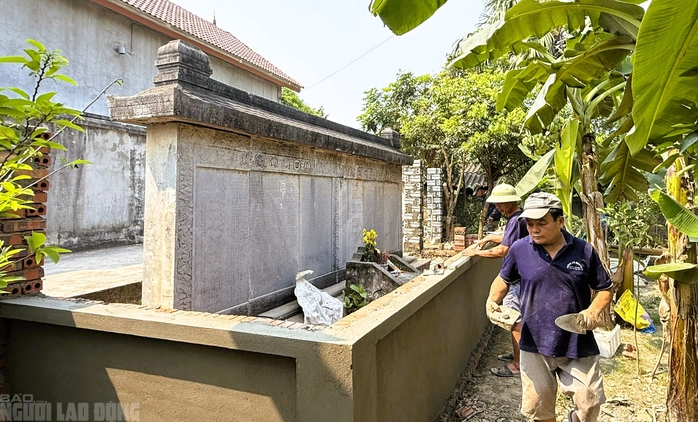 Hiện trạng tấm bia cổ trước và sau khi được cơ quan chức năng vào cuộc