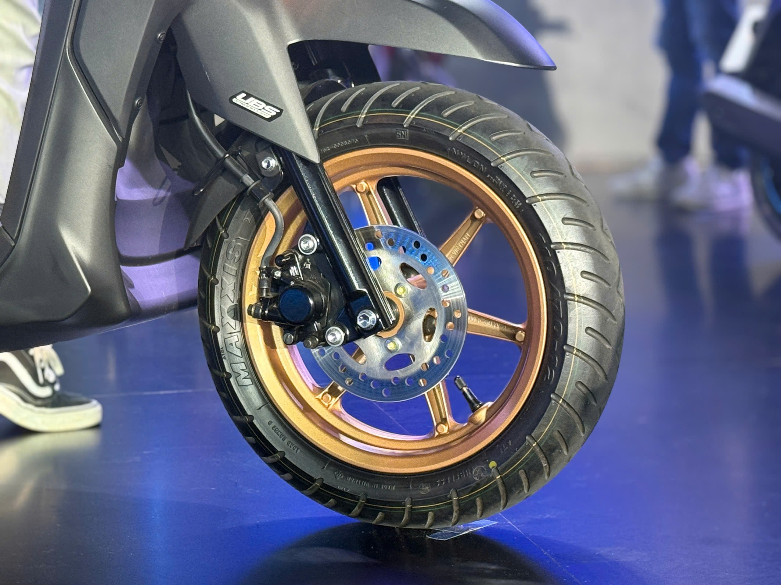 Xe không được trang bị hệ thống chống bó phanh ABS. 