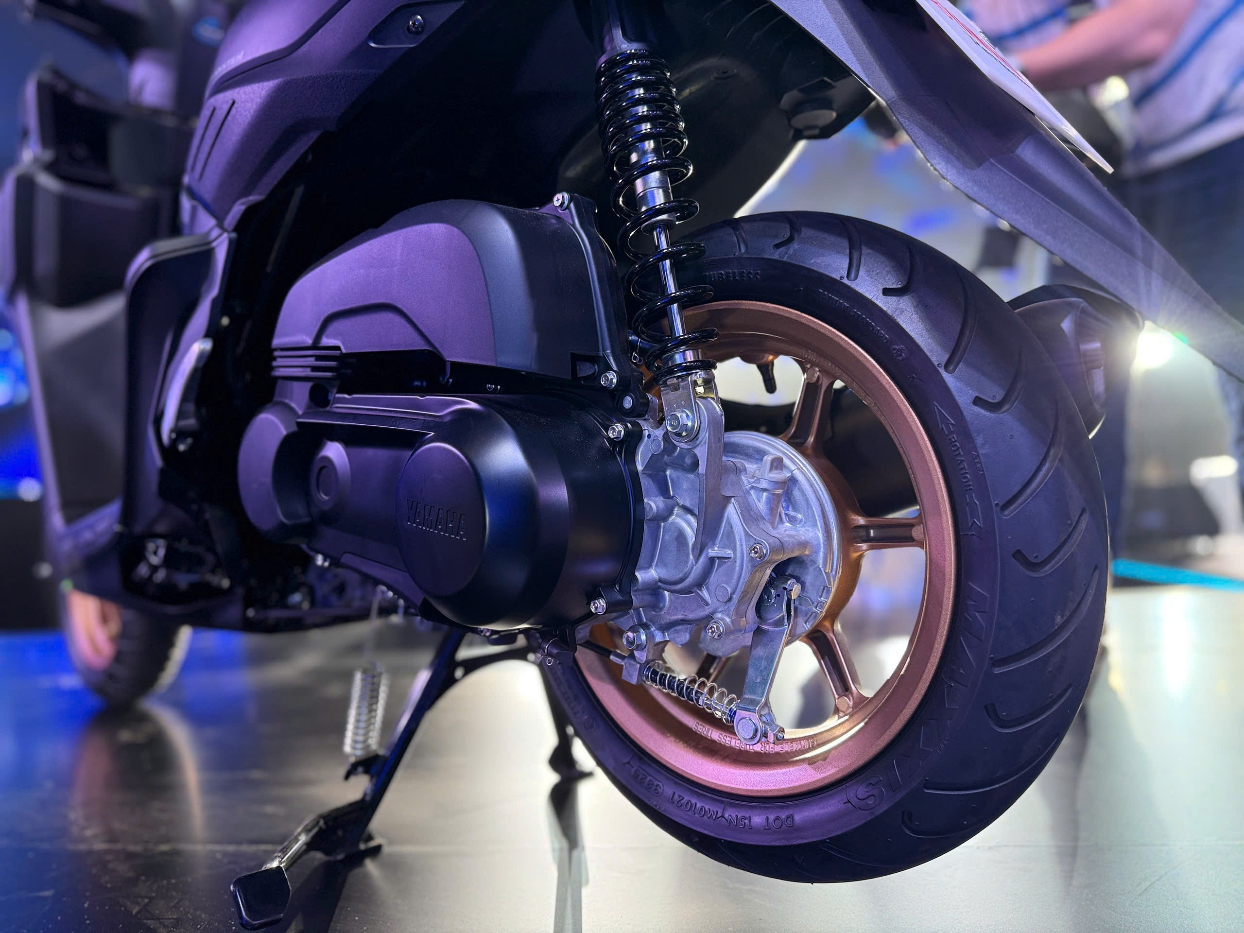 Mẫu xe này được trang bị thêm mô-tơ điện hỗ trợ (Power Assist).