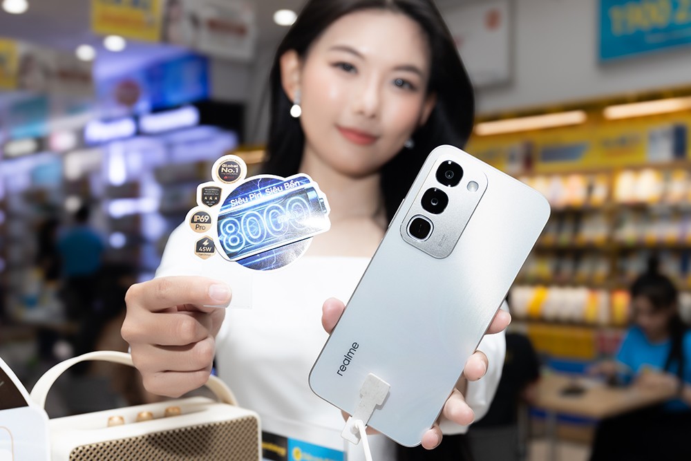realme C100: Mẫu điện thoại “Siêu Pin, Siêu Bền” khiến khách hàng tại Thế Giới Di Động ấn tượng - 2