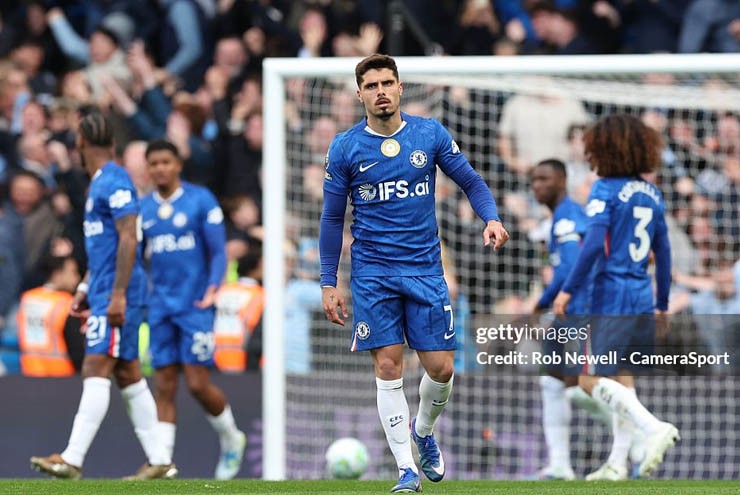 Chelsea không cứu nổi Arsenal