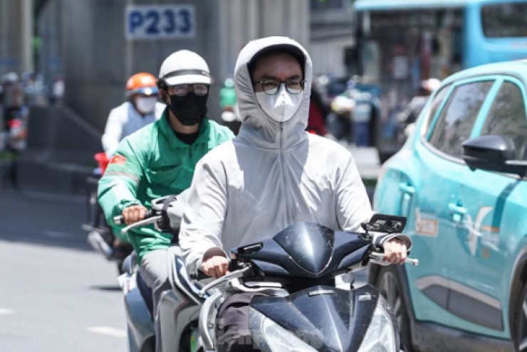 Nắng nóng đến sớm hơn một tháng ở miền Bắc