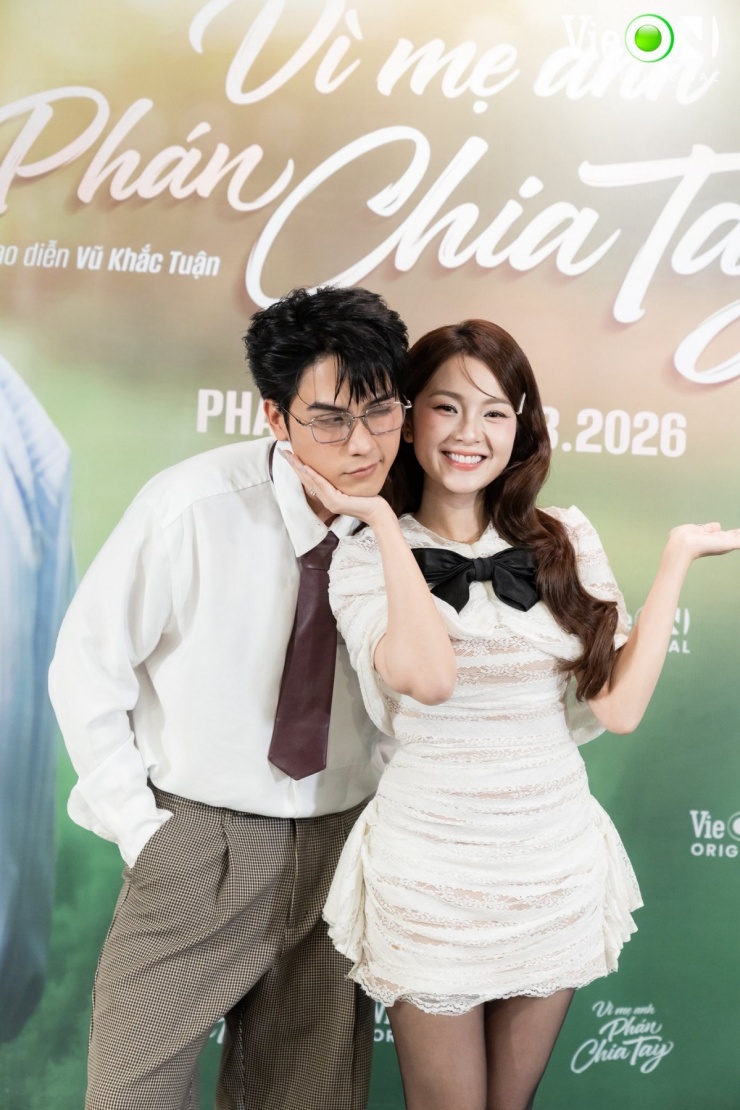 Năm 2019, bước ngoặt lớn đến với Gia Huy qua bộ phim điện ảnh "Thưa mẹ con đi". Hình ảnh một “chàng thơ” với vẻ đẹp mong manh nhưng nội tâm đầy giằng xé đã giúp anh nhận được đề cử Mai Vàng cho hạng mục “Nam diễn viên điện ảnh – truyền hình”. Thế nhưng, Gia Huy không chọn đóng khung mình trong hình tượng nhẹ nhàng đó.