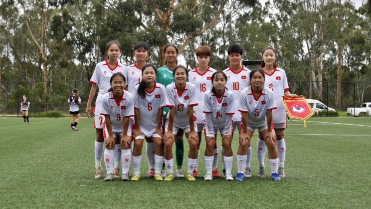 U15 nữ Việt Nam thi đấu liên tục tại Australia, tích lũy kinh nghiệm qua từng trận. (Ảnh: VFF)