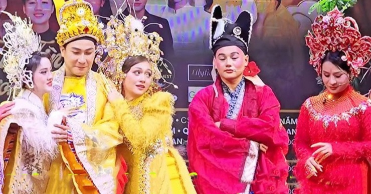 Hồng Loan, Bùm Bum - con gái, cháu gái NSƯT Vũ Linh và Hồng Ni trình diễn "Lãnh cung".