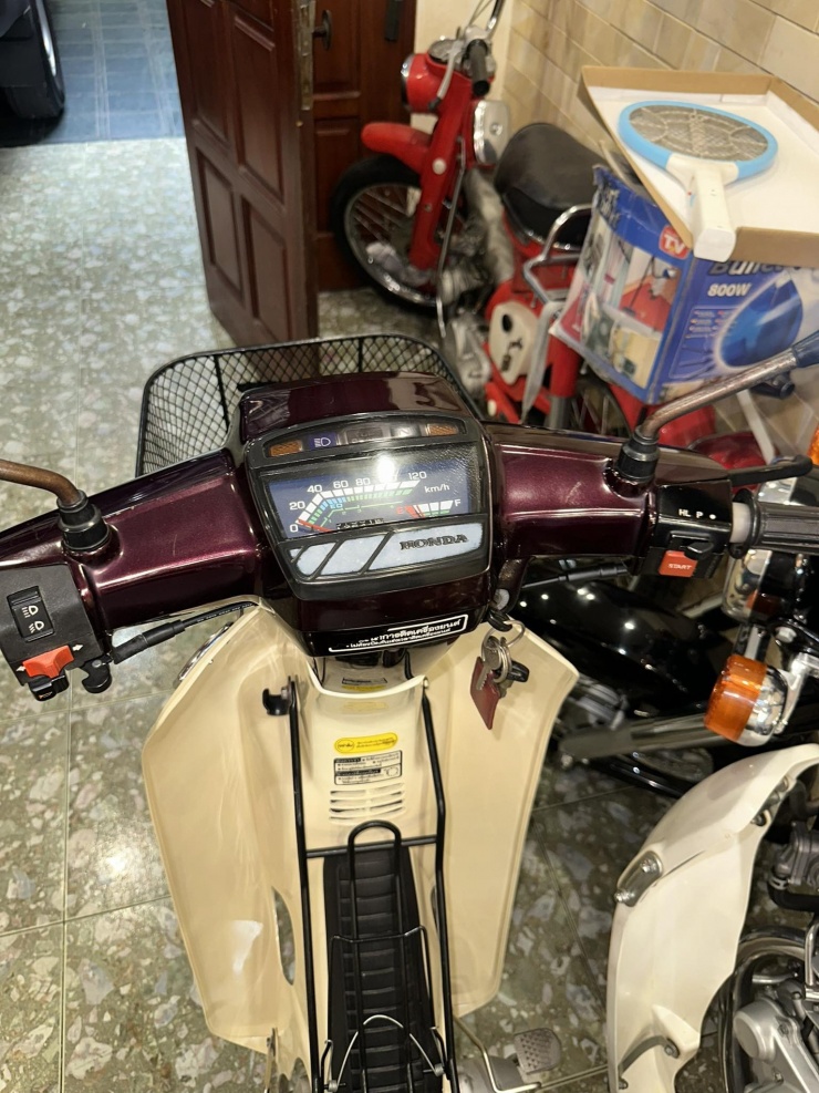 Honda Dream Thái 1991 máy 'zin' ở Hà Nội mua bằng 10 cây vàng, nay đắt ngang SH - 5