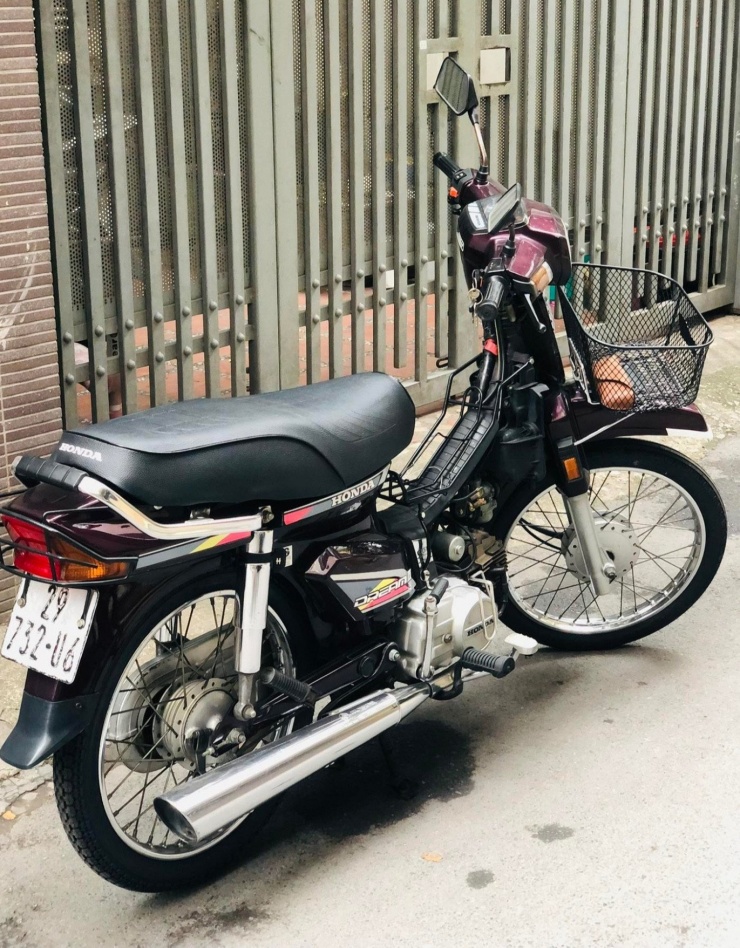 Honda Dream Thái 1991 máy 'zin' ở Hà Nội mua bằng 10 cây vàng, nay đắt ngang SH - 4