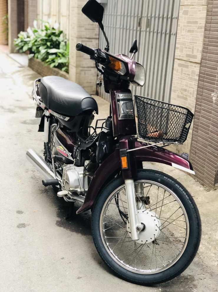 Honda Dream Thái 1991 máy 'zin' ở Hà Nội mua bằng 10 cây vàng, nay đắt ngang SH - 3
