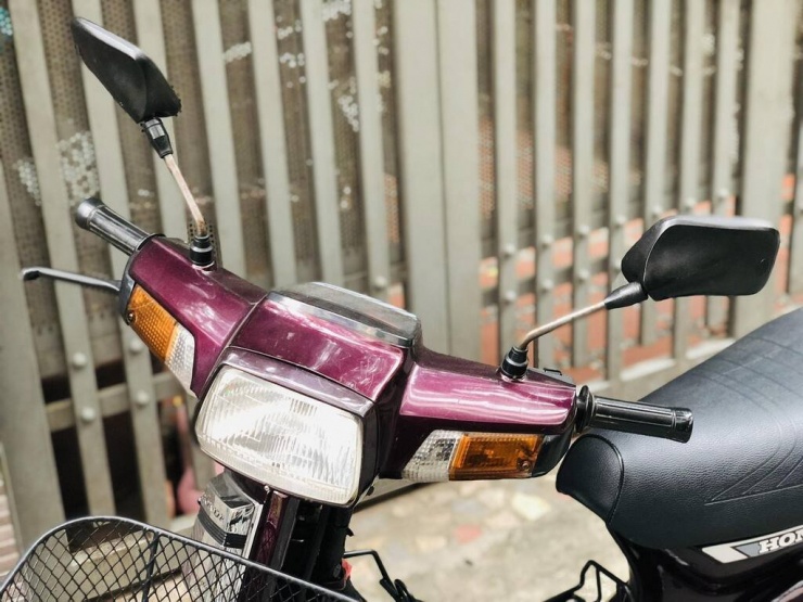 Honda Dream Thái 1991 máy 'zin' ở Hà Nội mua bằng 10 cây vàng, nay đắt ngang SH - 9