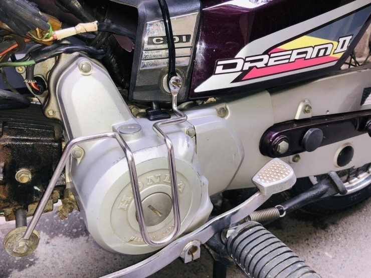 Honda Dream Thái 1991 máy 'zin' ở Hà Nội mua bằng 10 cây vàng, nay đắt ngang SH - 12