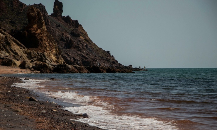 'Đảo cầu vồng' giữa eo biển Hormuz - 1