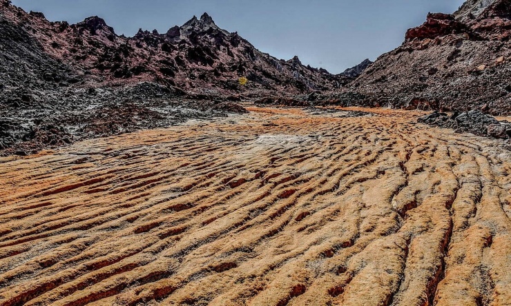 'Đảo cầu vồng' giữa eo biển Hormuz - 2