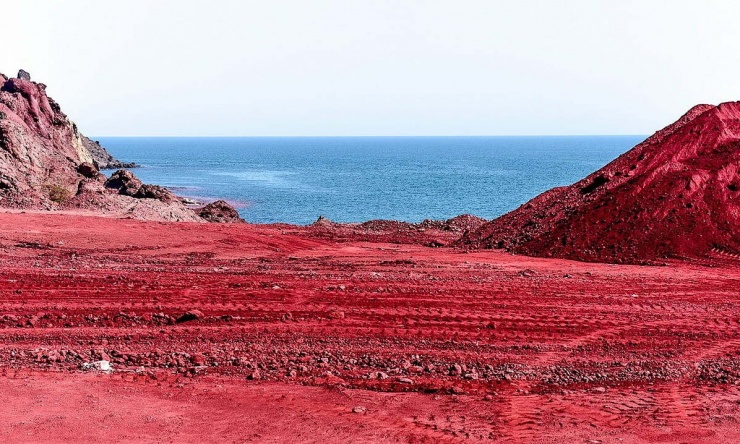 'Đảo cầu vồng' giữa eo biển Hormuz - 3