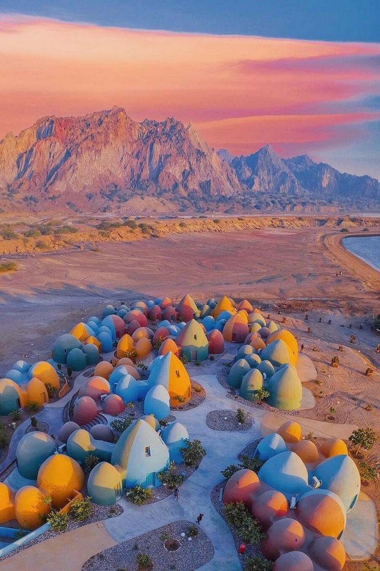 'Đảo cầu vồng' giữa eo biển Hormuz - 6