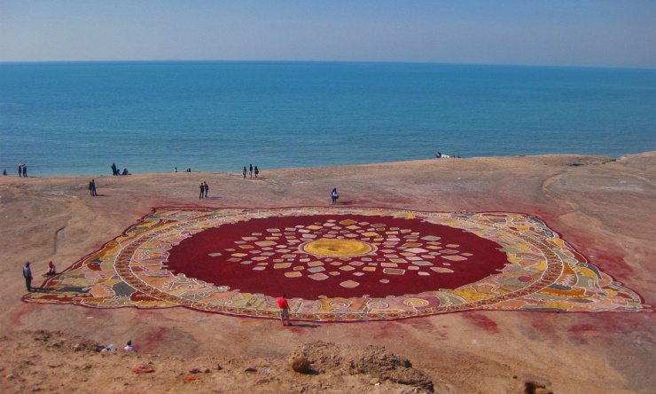 'Đảo cầu vồng' giữa eo biển Hormuz - 4