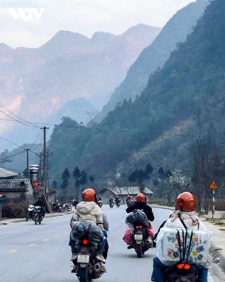 Xe máy là phương tiện phổ biến khi chuyển giữa các điểm du lịch tại khu vực Hà Giang, tỉnh Tuyên Quang