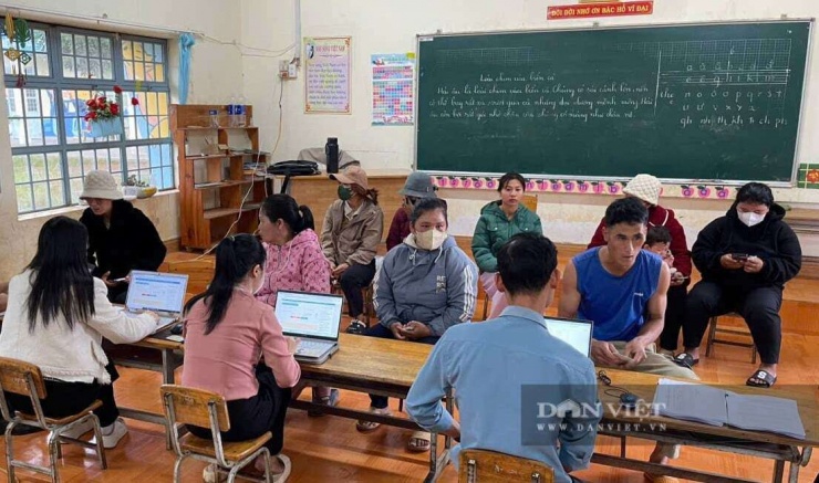 Với nhiều kênh hỗ trợ khác nhau, từ trực tiếp đến lưu động, quá trình này được thiết kế để mọi người, kể cả người cao tuổi hay ở vùng khó khăn, đều có thể thực hiện một cách thuận tiện.