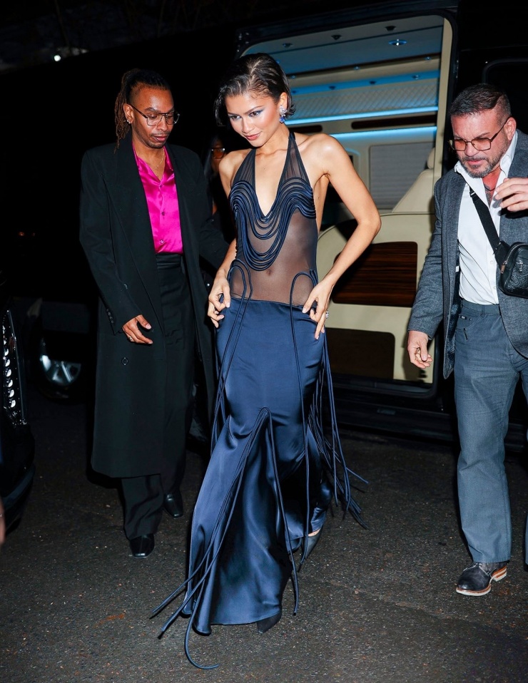 Sao theo đuổi mốt xuyên thấu - 1