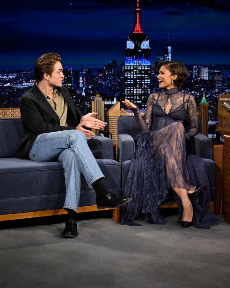 Sao theo đuổi mốt xuyên thấu - 2