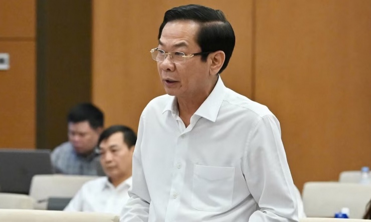 Bộ trưởng Nội vụ Đỗ Thanh Bình trình bày tờ trình của Chính phủ.