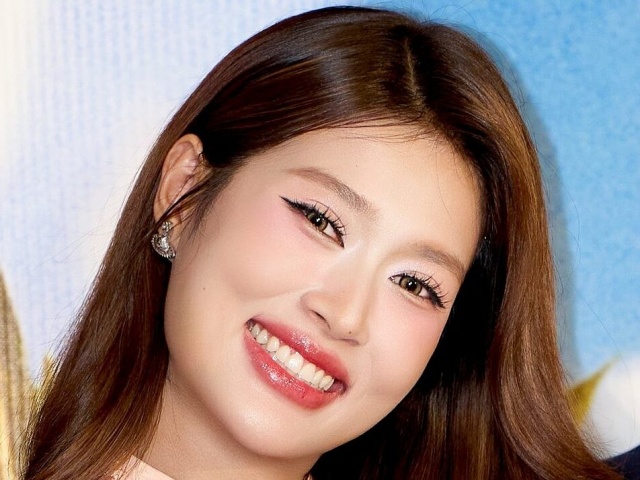 Đoàn Thiên Ân - cô gái nghèo thành diễn viên phim trăm tỷ