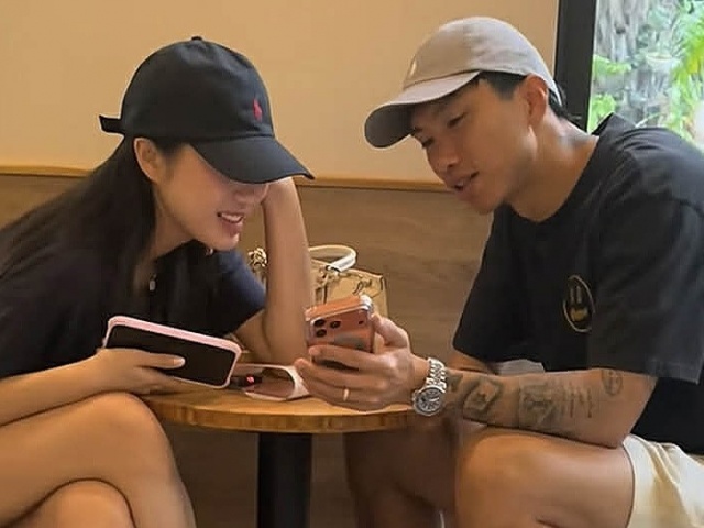 Doãn Hải My - Đoàn Văn Hậu diện đồ đôi xuống phố