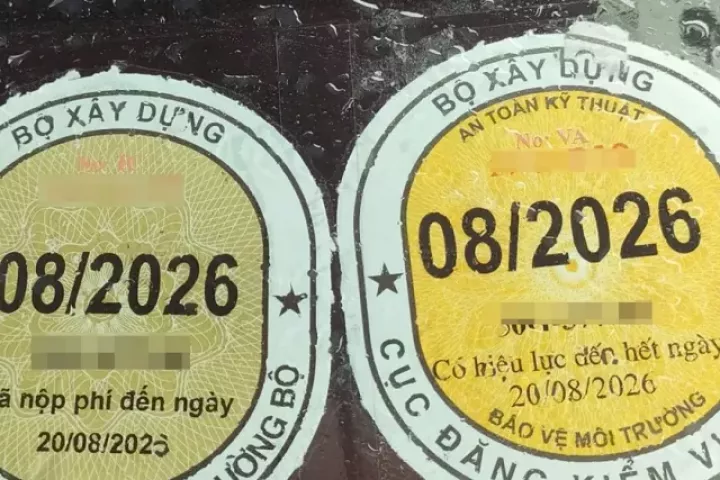 Sắp bỏ dán tem đăng kiểm trên kính chắn gió ô tô?