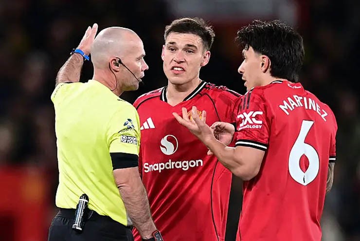 Martinez ăn thẻ đỏ khiến MU khủng hoảng hàng thủ, run rẩy đấu Chelsea