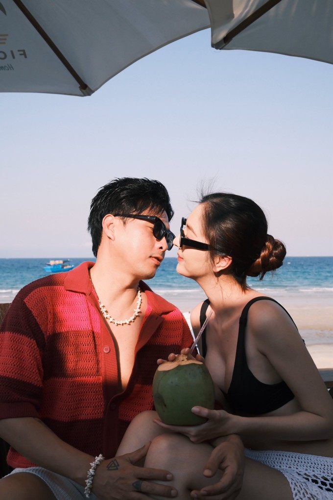 Ảnh sao 14/4: Thu Trang mê nhìn Tiến Luật chơi với cặp song sinh - 5