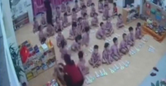 Xôn xao clip trẻ mầm non bị cô giáo bạo hành trong lớp