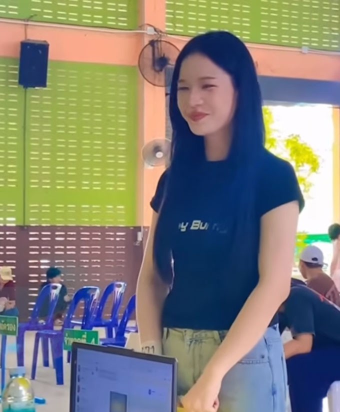 Dàn mỹ nhân chuyển giới 'đổ bộ' ngày khám nghĩa vụ quân sự ở Thái Lan - 9