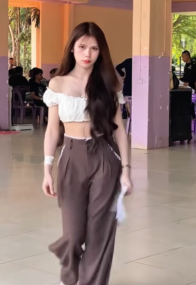 Dàn mỹ nhân chuyển giới 'đổ bộ' ngày khám nghĩa vụ quân sự ở Thái Lan - 2