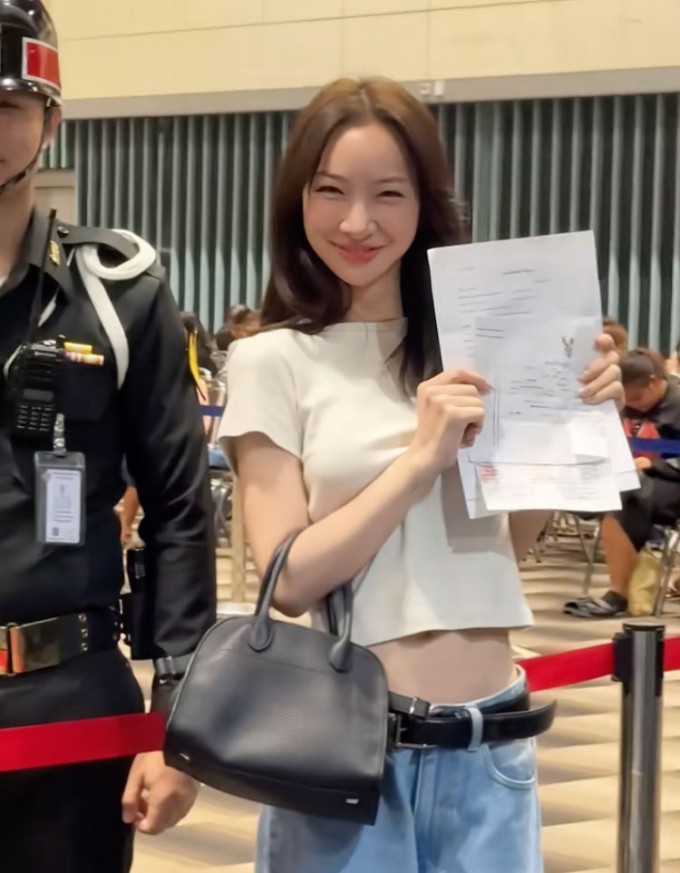 Dàn mỹ nhân chuyển giới 'đổ bộ' ngày khám nghĩa vụ quân sự ở Thái Lan - 3