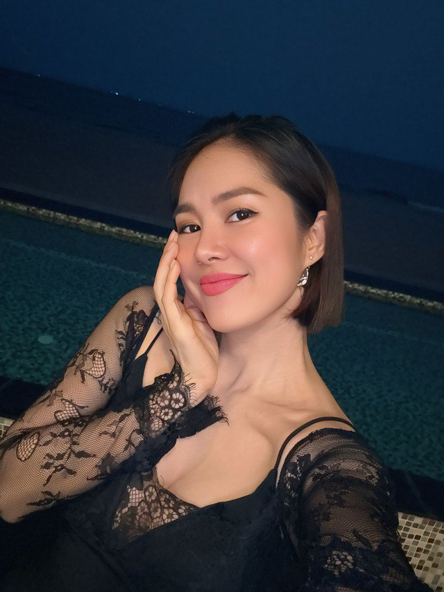 Cùng chồng trẻ đi chơi, Lê Phương khoe diện mạo gợi cảm - 5