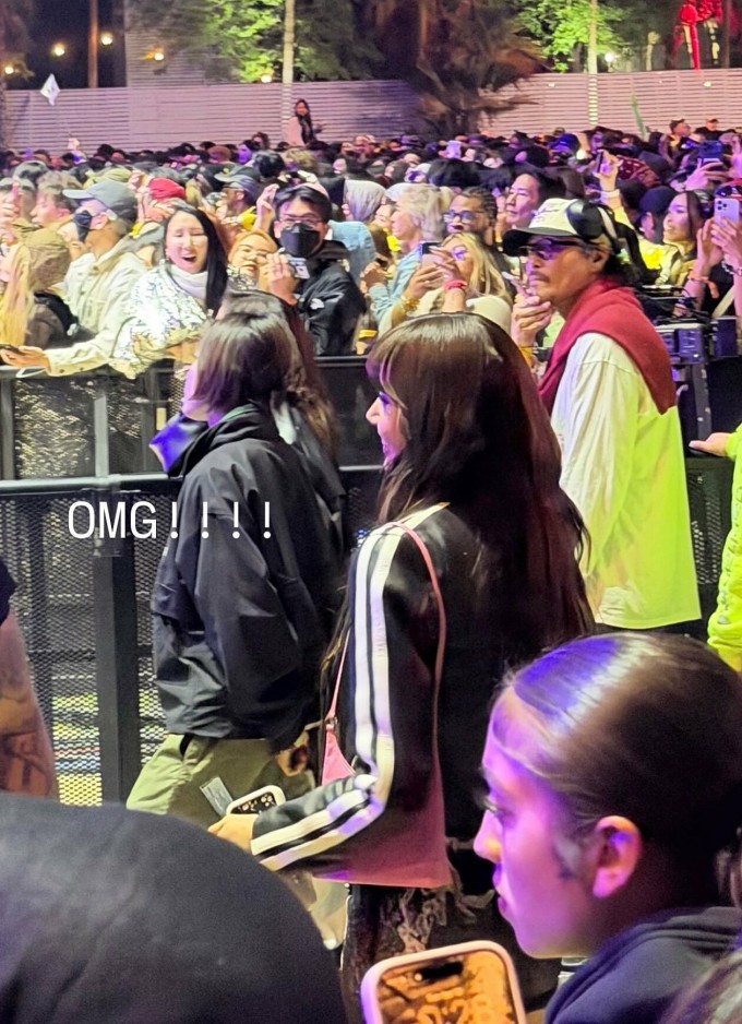 Lisa và Rosé cuồng nhiệt cổ vũ đàn anh Big Bang trên sân khấu.