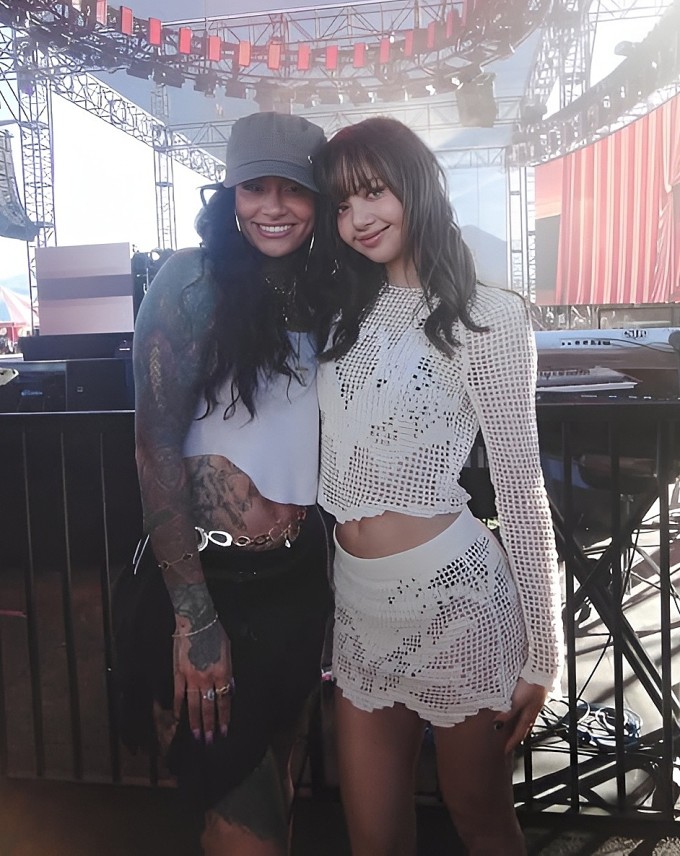 Lisa nhảy sexy theo giai điệu sôi động ở lễ hội REVOLVE