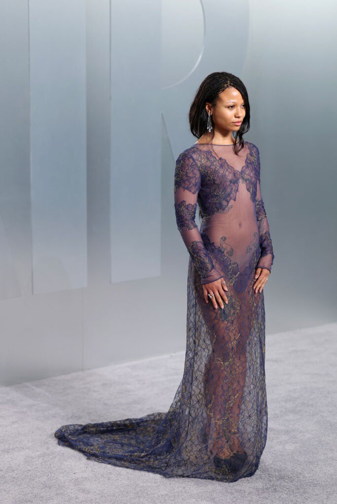 Sao theo đuổi mốt xuyên thấu - 9