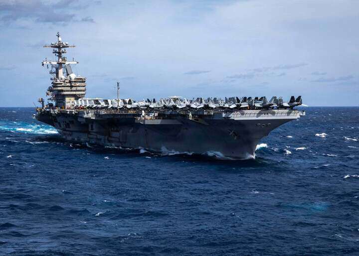 Tàu sân bay USS George HW Bush (CVN-77) di chuyển trên Đại Tây Dương, ngày 15 tháng 2 năm 2026. Ảnh Hải quân Mỹ.