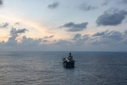 Tàu chở dầu liên quan Iran đi qua eo biển Hormuz dù Mỹ áp phong tỏa