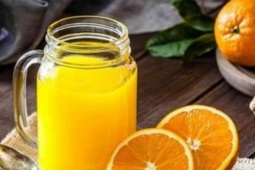 Uống nước cam mỗi ngày, người phụ nữ ngỡ ngàng khi nhận kết quả khám