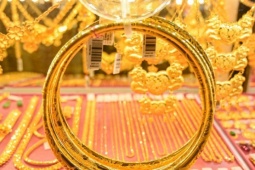 11 đơn vị xin sản xuất vàng miếng và nhập khẩu vàng, 26 ngân hàng đã giảm lãi suất