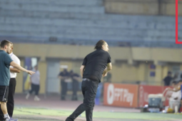 HLV Velizar Popov rơi vào tình cảnh “đúng cũng thành sai”?